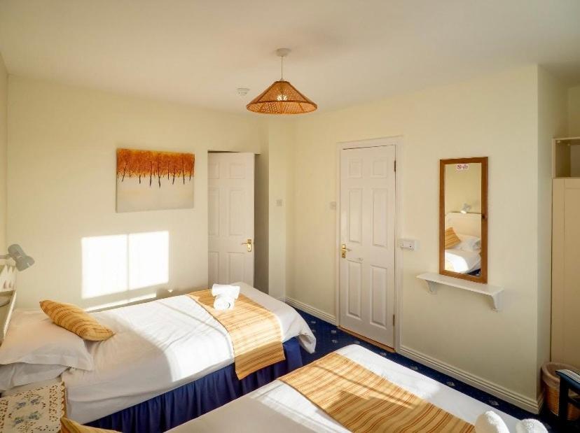 White Heather House Clifden Town Square Екстер'єр фото