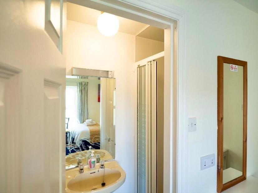 White Heather House Clifden Town Square Екстер'єр фото