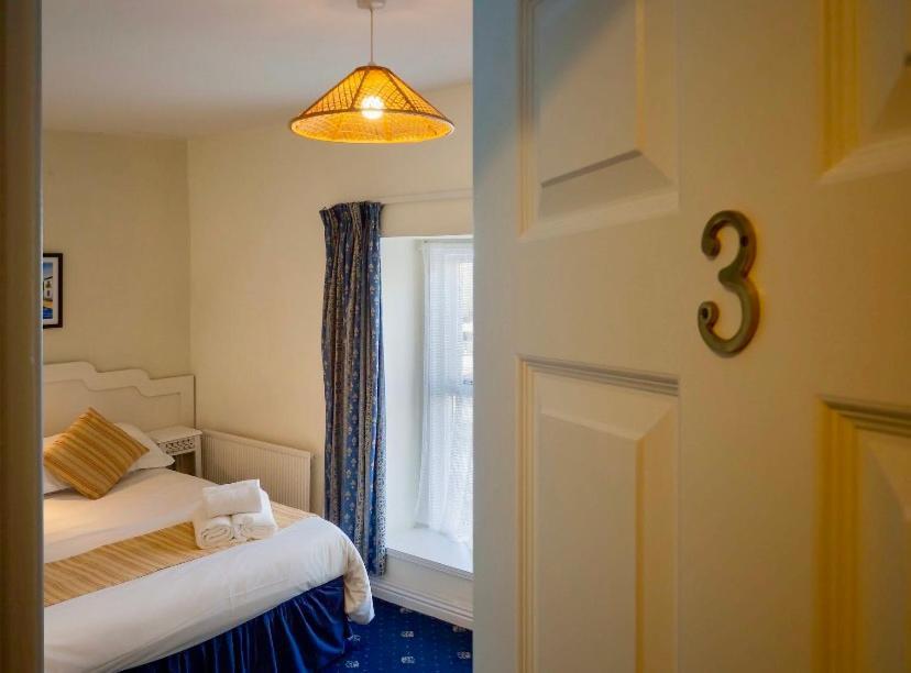 White Heather House Clifden Town Square Екстер'єр фото